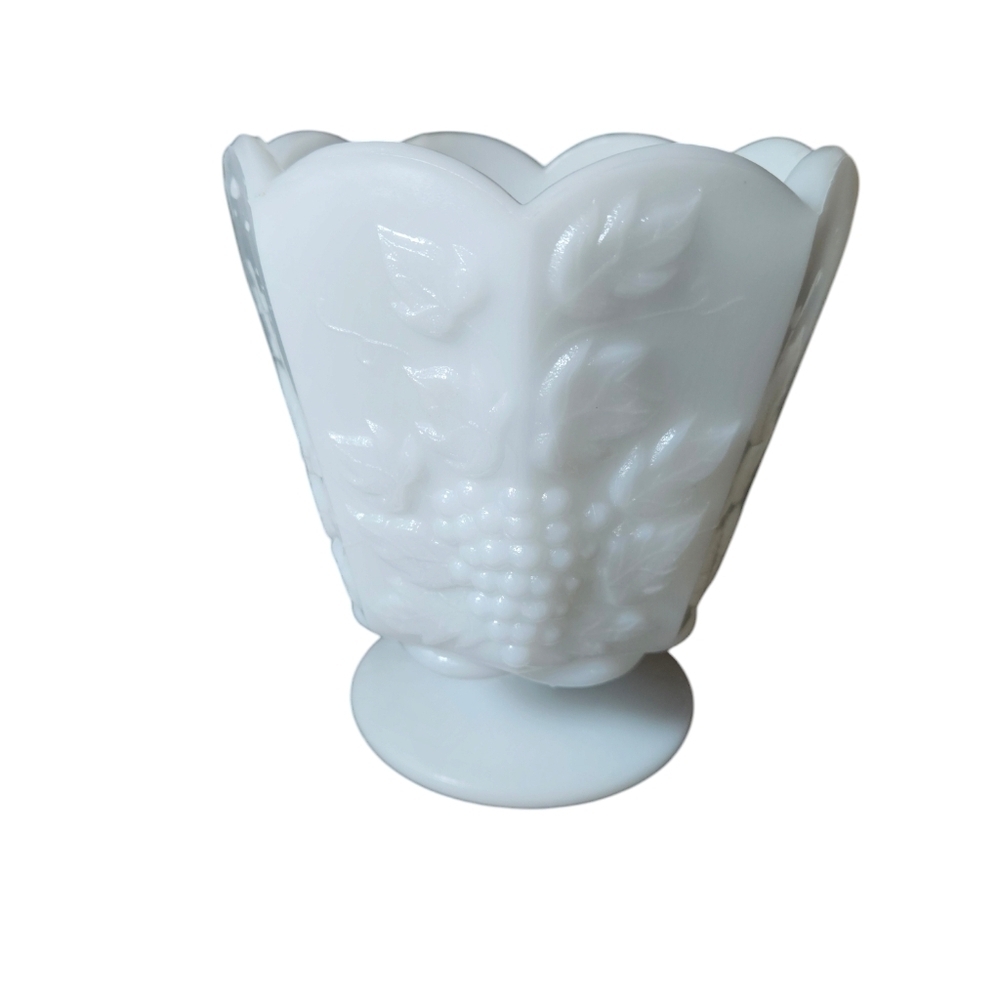 Vintage Grape vine pattern milk glass container. - Picture 10 of 11